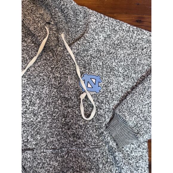 North Carolina Tar Heels Women's Relaxed Fit Sherpa Pullover Hoodie Size Medium - Picture 6 of 13